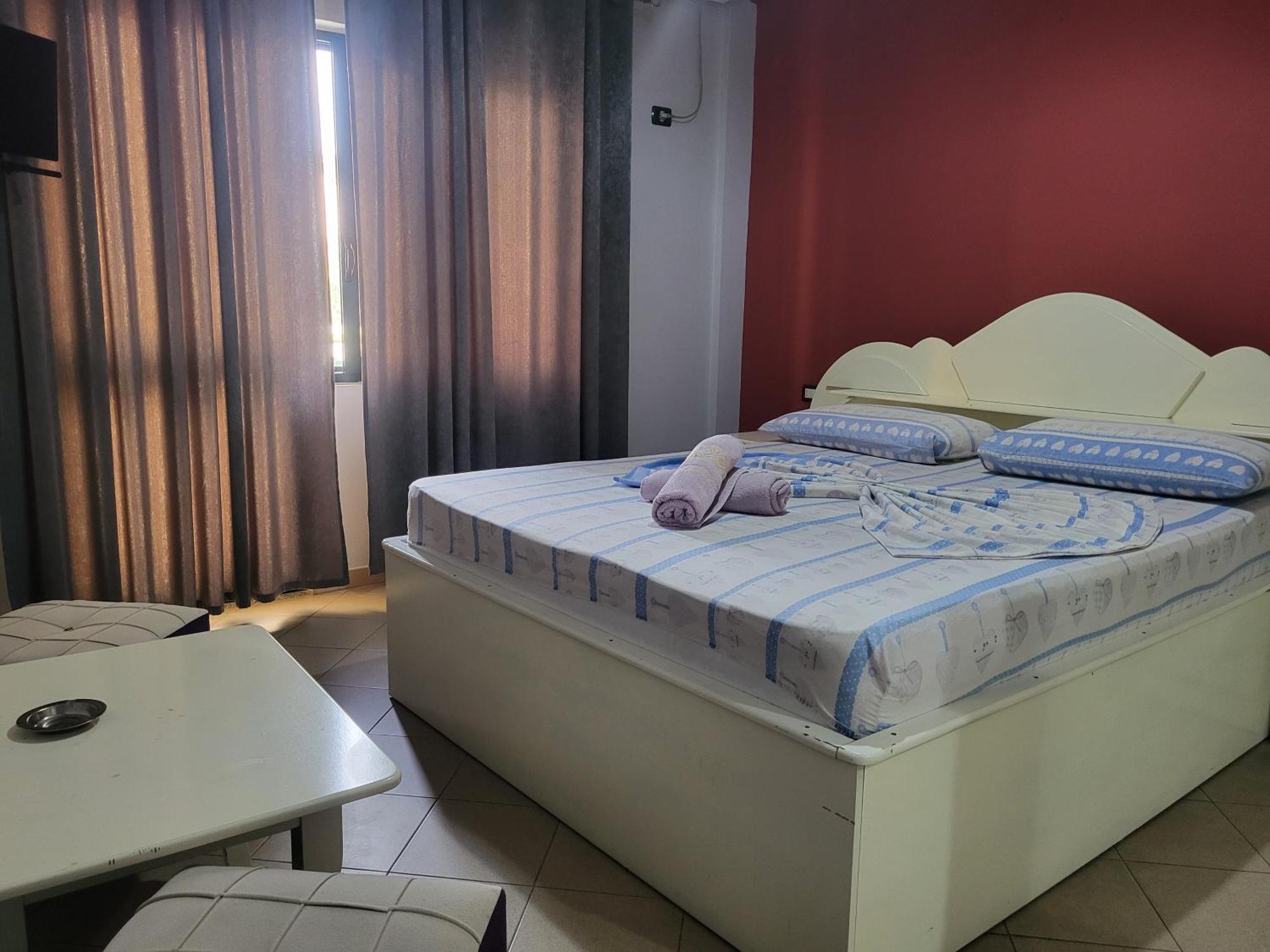 Hotel Europa เลเจอ ภายนอก รูปภาพ
