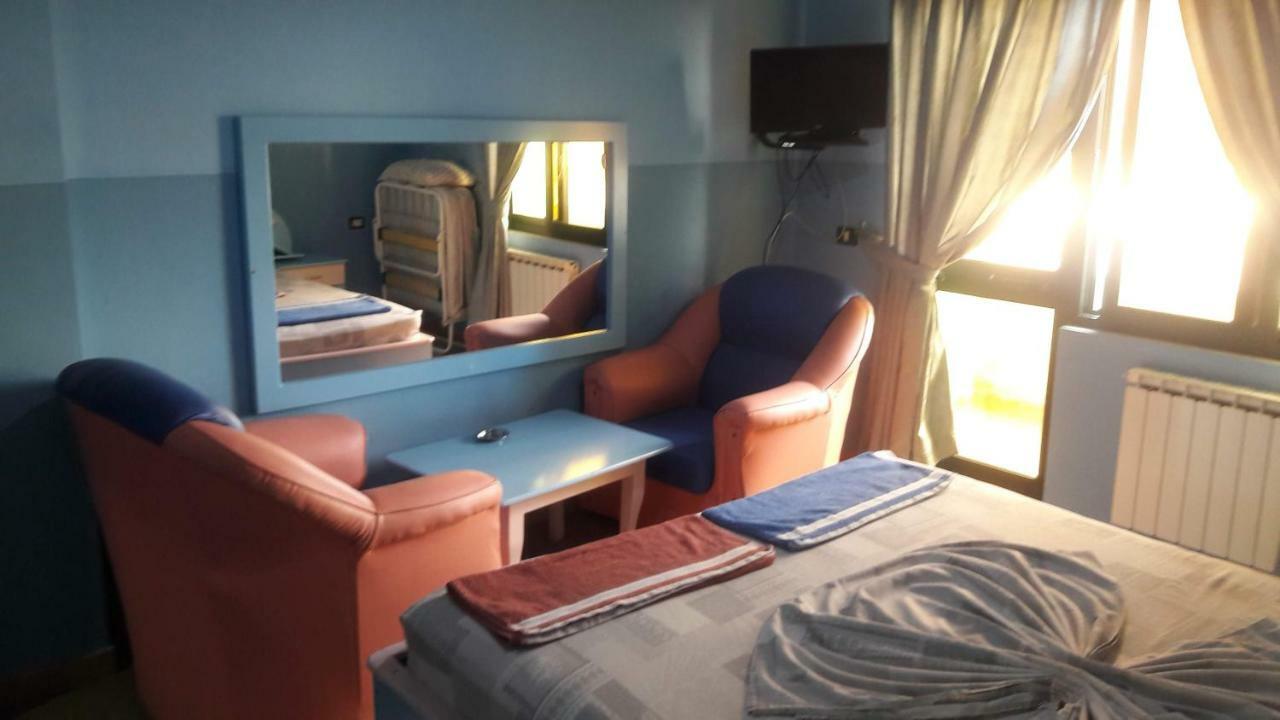 Hotel Europa เลเจอ ภายนอก รูปภาพ